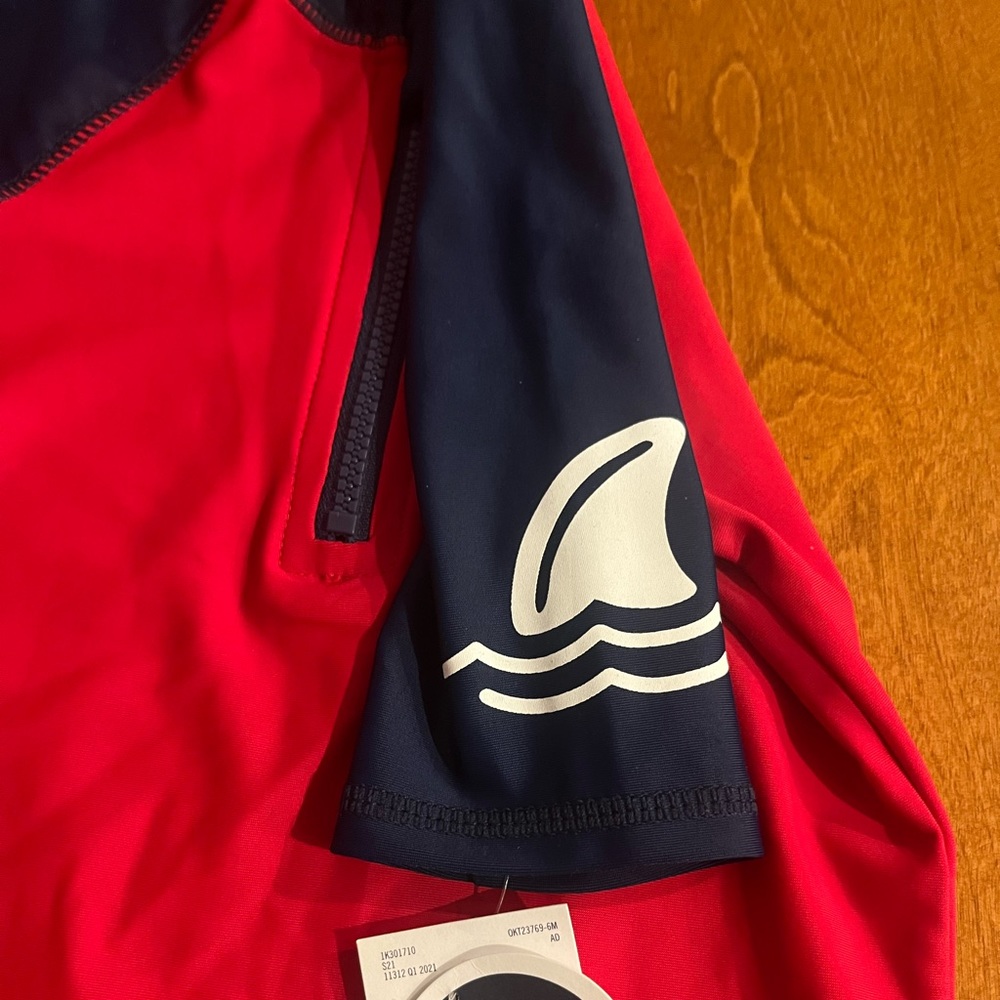 Rash guard top - Picture 3 of 5